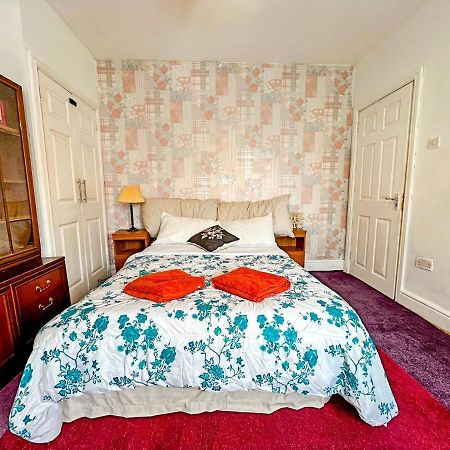 Wolves Living Bed and Breakfast Bushbury Exterior foto