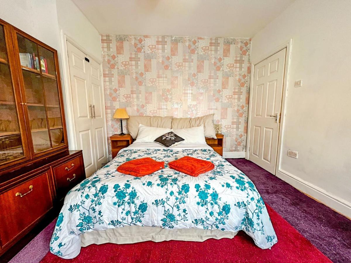 Wolves Living Bed and Breakfast Bushbury Exterior foto