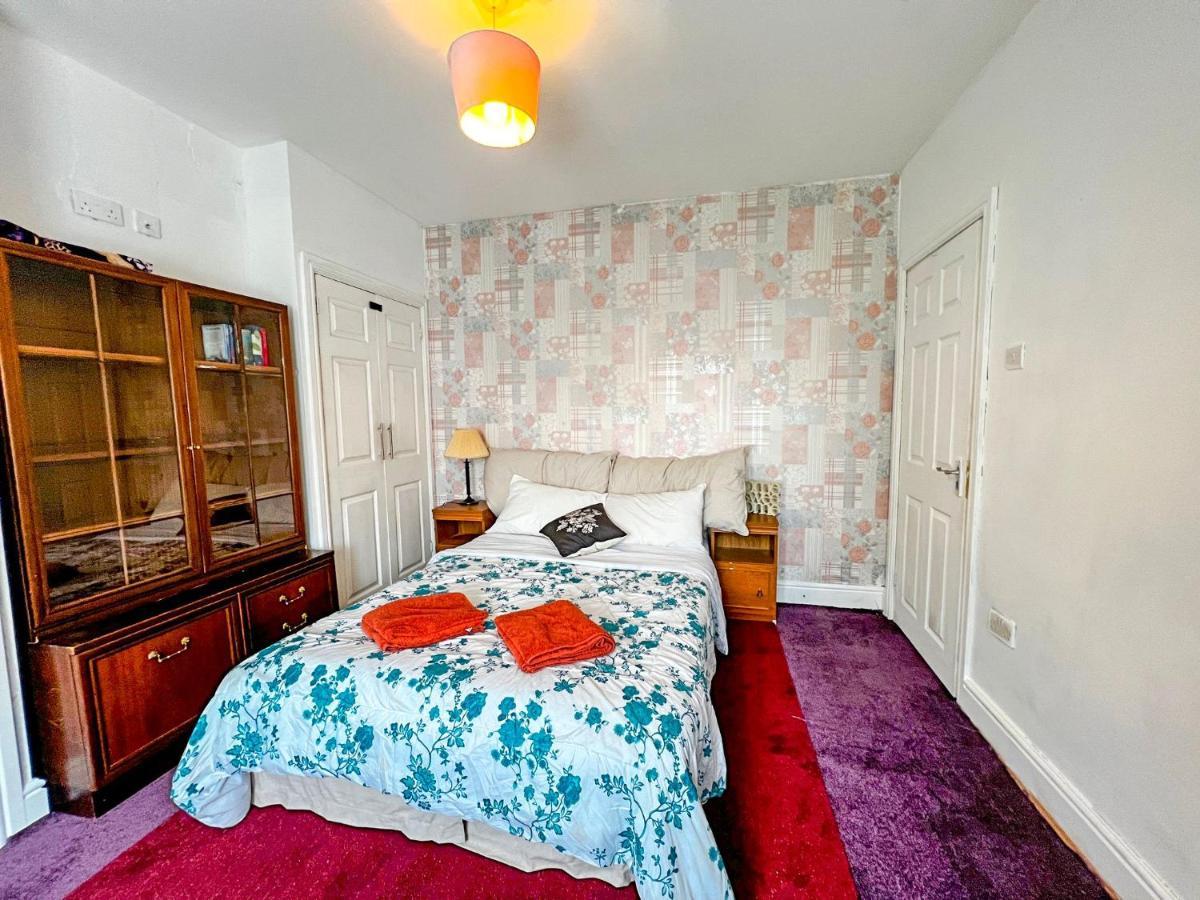 Wolves Living Bed and Breakfast Bushbury Exterior foto